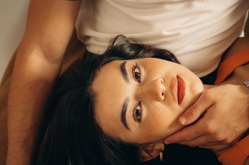 If She Does These 11 Things, She's Still Thinking About Her Ex