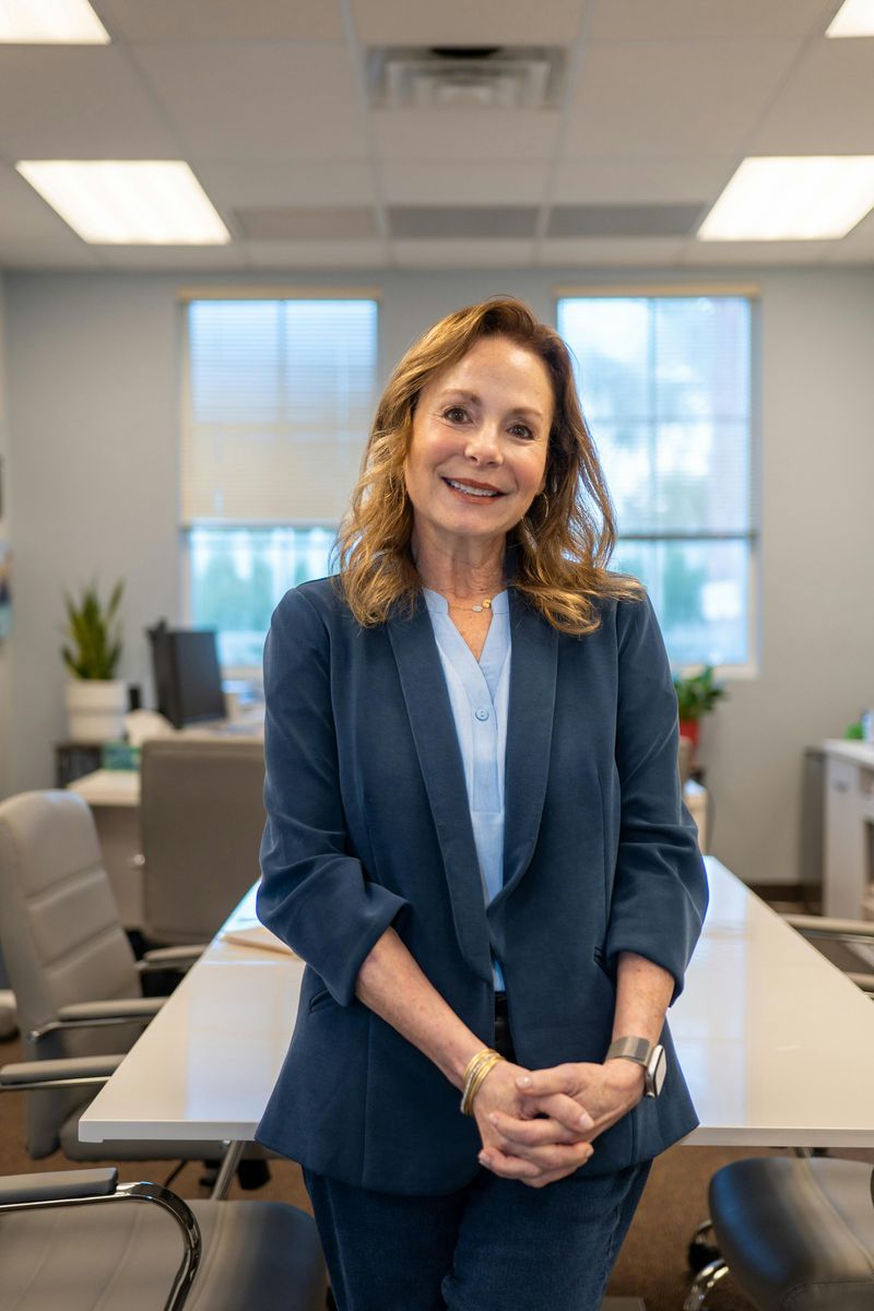 Women Who Empower Other Women Often Share These 10 Traits