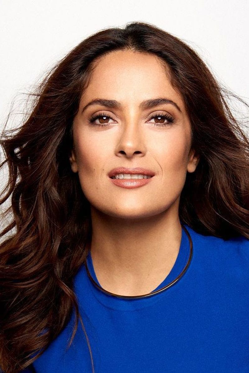 Salma Hayek Pinault – 5 ft 2 in