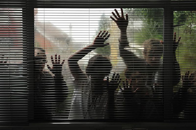 Cockneys vs Zombies (2012)