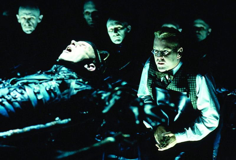 Dark City (1998)