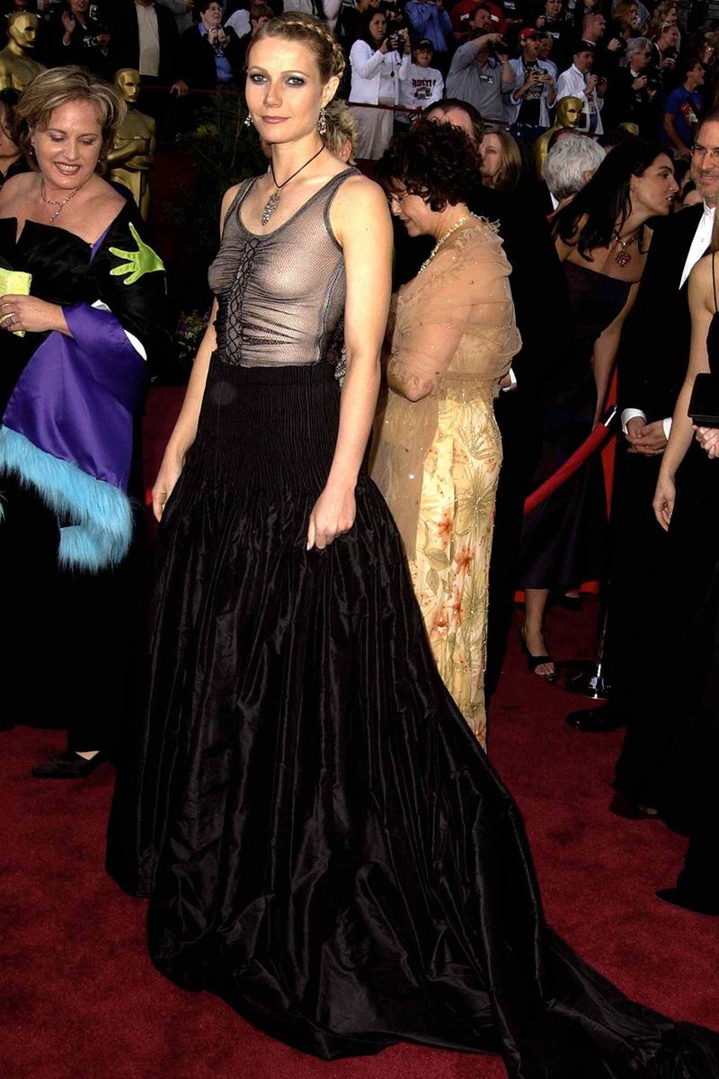 Gwyneth Paltrow's Gothic Goth Oscars Gown (2002)