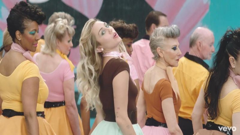 Miley Cyrus – Younger Now (2017)