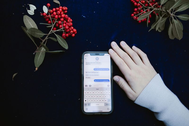 Deleting Messages and Call Logs Regularly