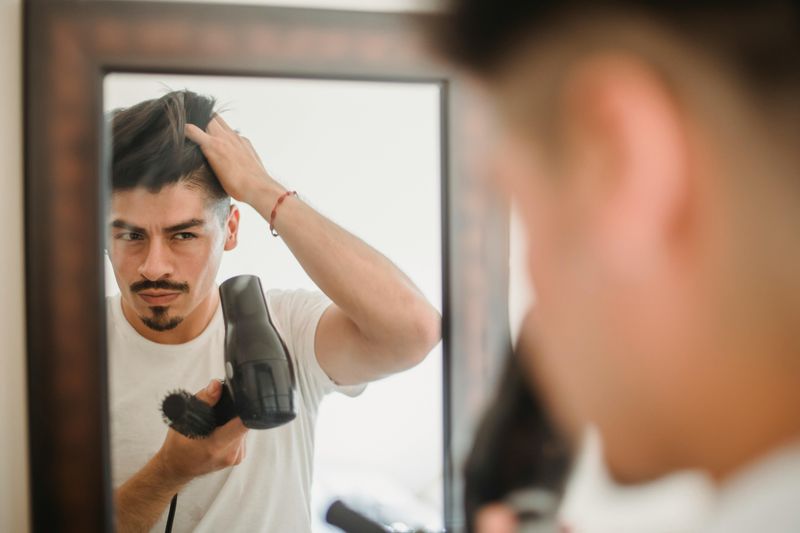 11 Tiny Details Attractive Men Pay Attention To