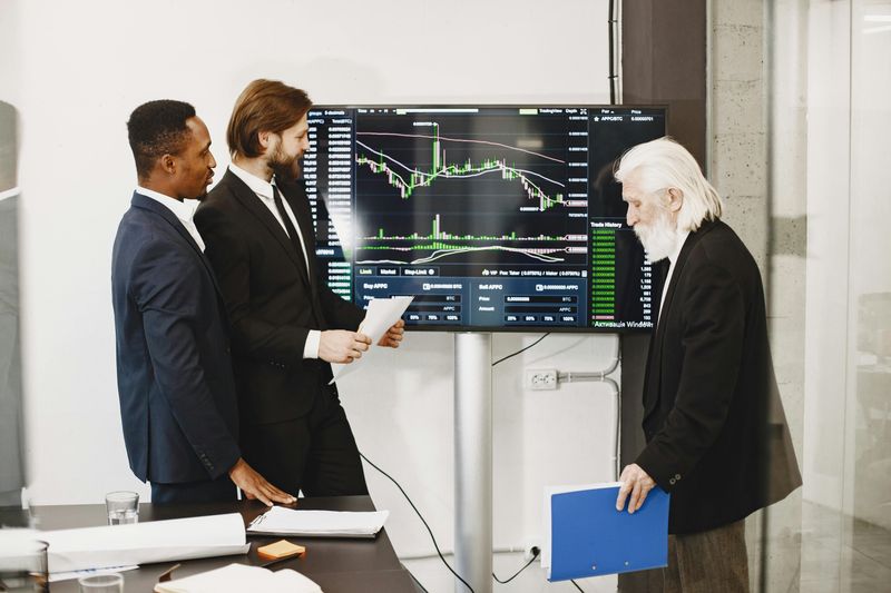 Professional Financial Advisors Are Required for Investing