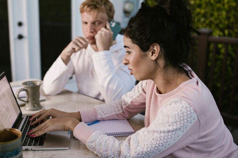 Online Echo Chambers Fuel Extreme Views